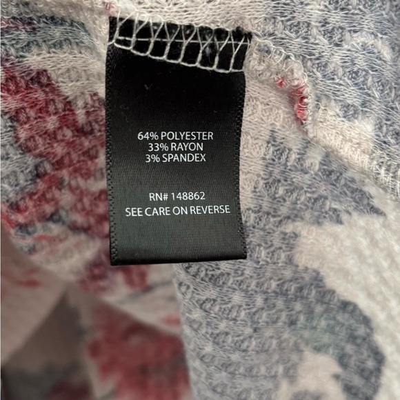 Torrid Floral Waffle Knit V Neck Tunic Length Shirt Blouse Womens Size 3 22/24 - Picture 5 of 5